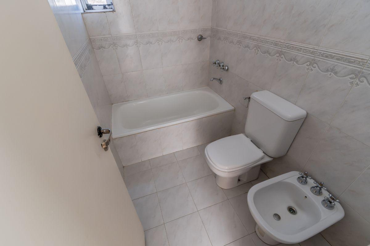 3 ambientes en venta en Flores - 88 m2 muy luminoso techos altos