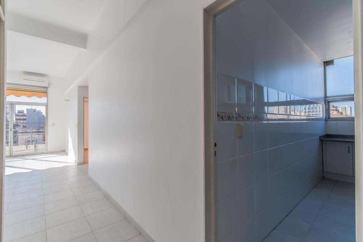 3 ambientes en venta en Flores - 88 m2 muy luminoso techos altos