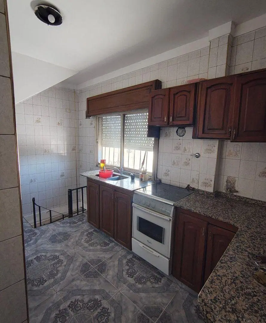 DEPARTAMENTO, TRES LOCALES Y GALPON A LA VENTA 4