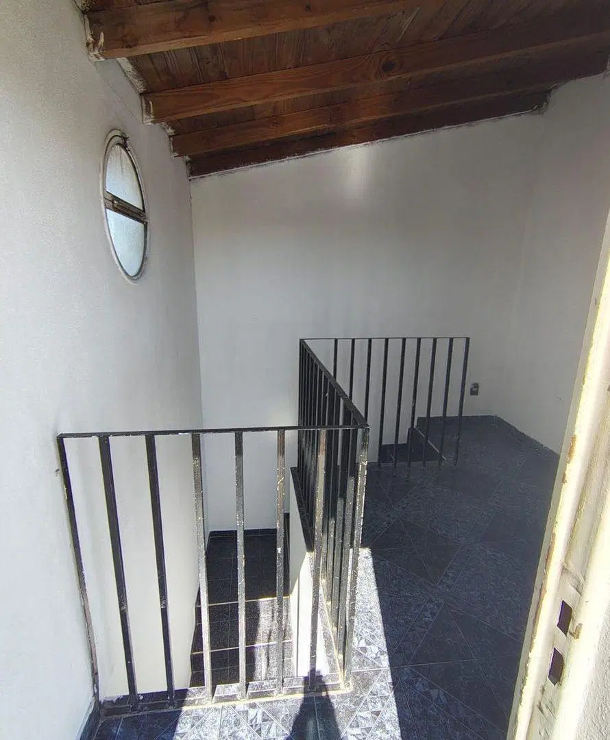 DEPARTAMENTO, TRES LOCALES Y GALPON A LA VENTA 5