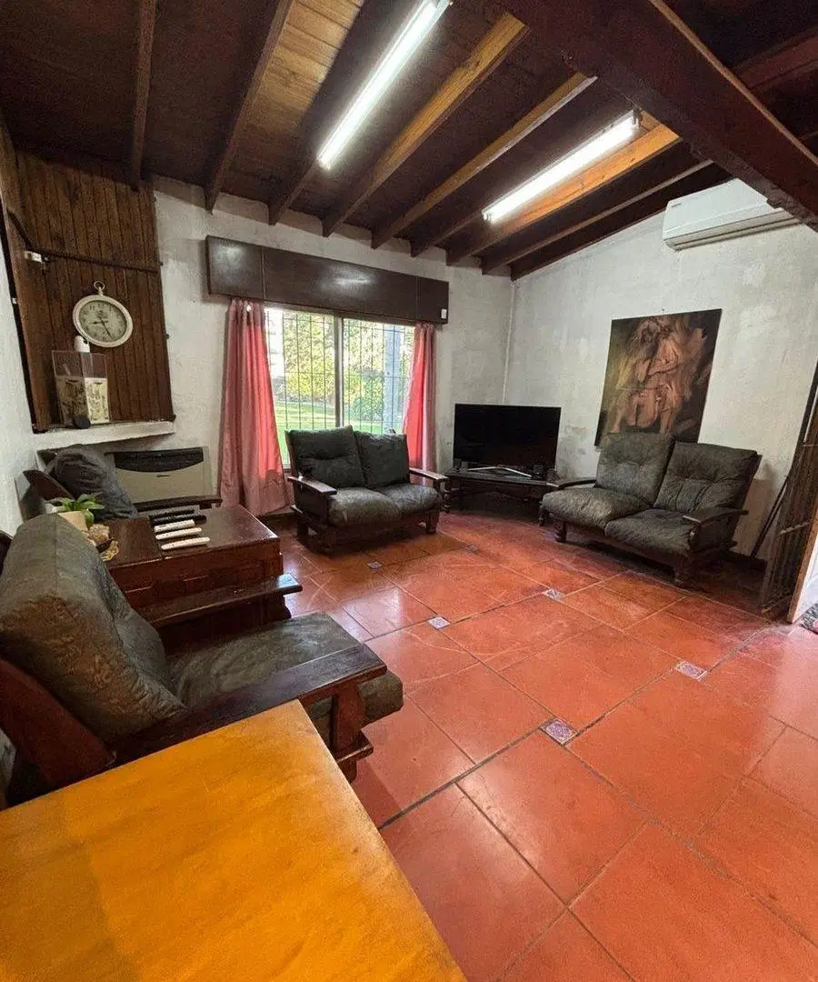 Casa Quinta en 1600M2 con Quincho y Parque. 2