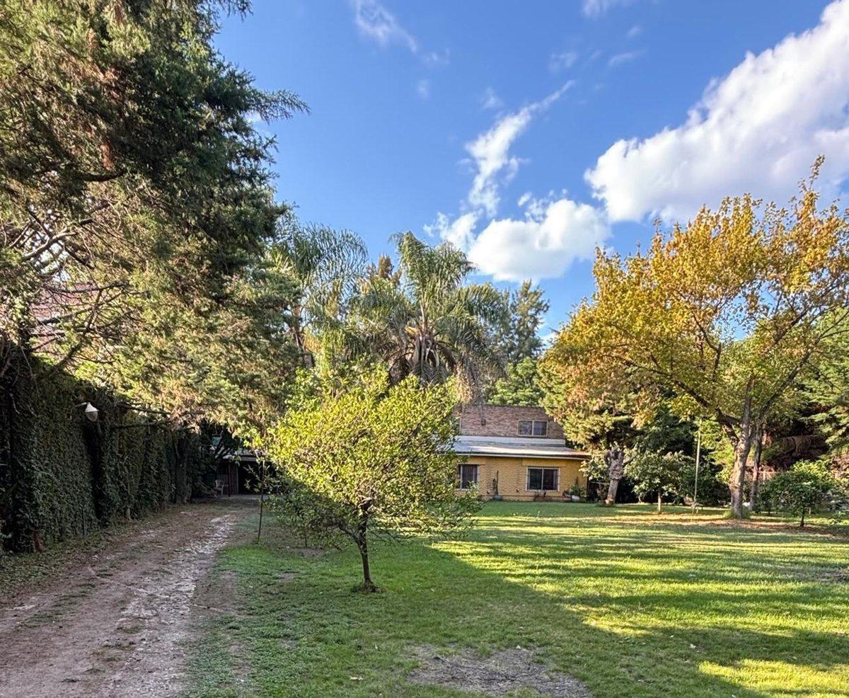 Casa Quinta en 1600M2 con Quincho y Parque.