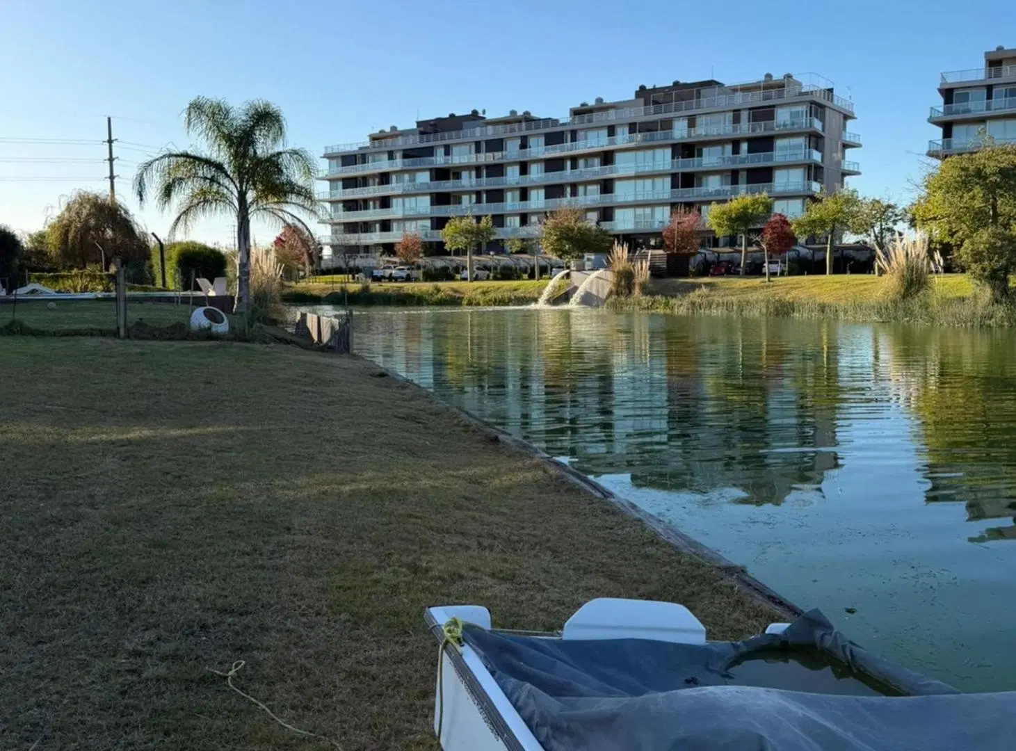 LOTE PREMIUM A LA LAGUNA EN ESQUINA-NUEVO QUILMES 4