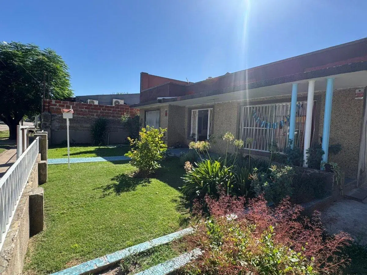 VENTA CASA CON GALPON - MALVINAS ARGENTINAS 2