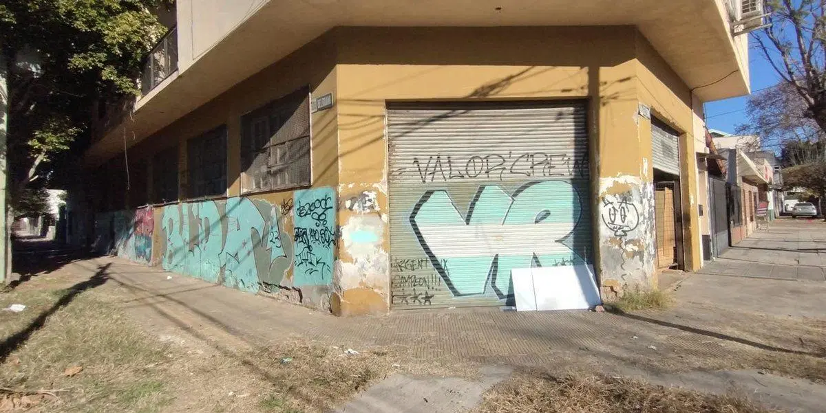 VENTA DE EXCELENTE GALPÓN EN CASEROS 4