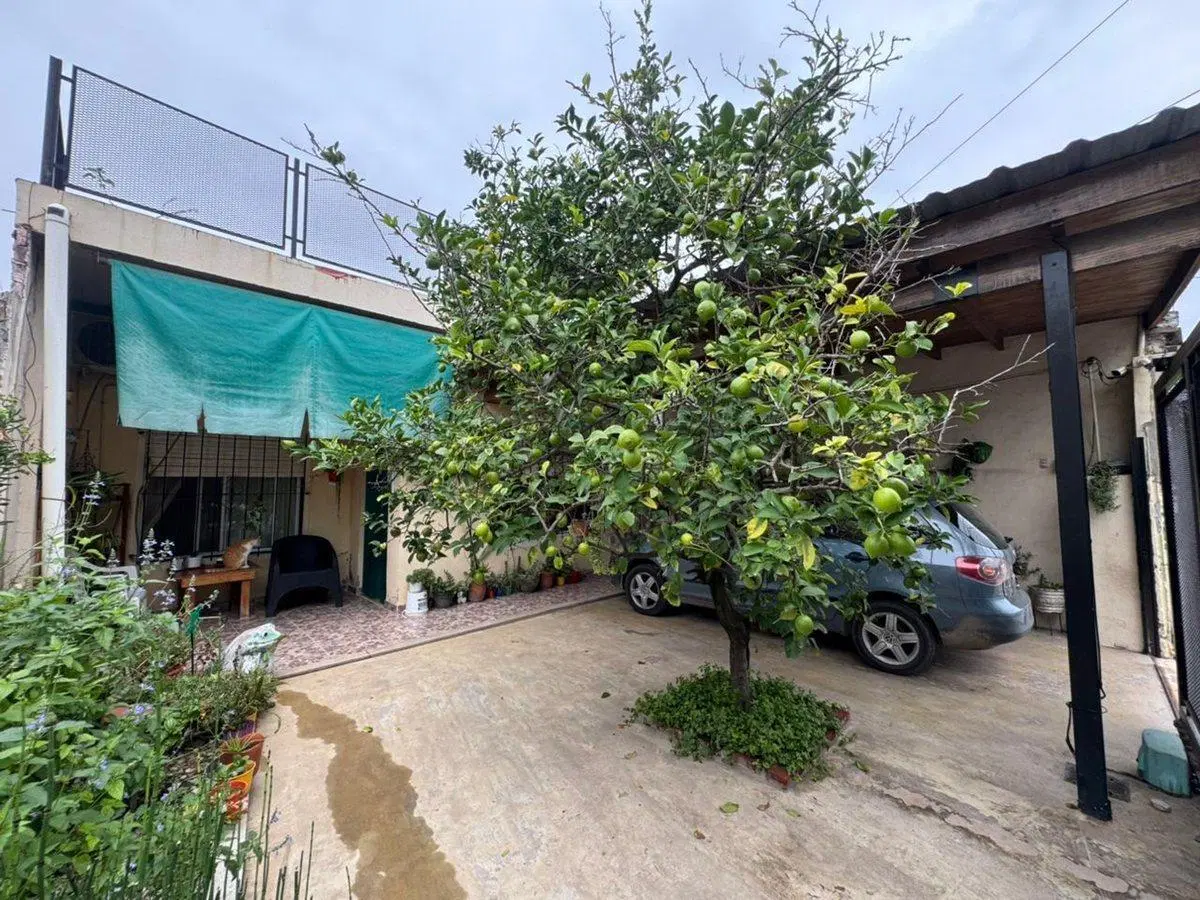 VENTA CASA 4 AMB CON DEPTO AL FONDO Y QUINCHO JCP 4