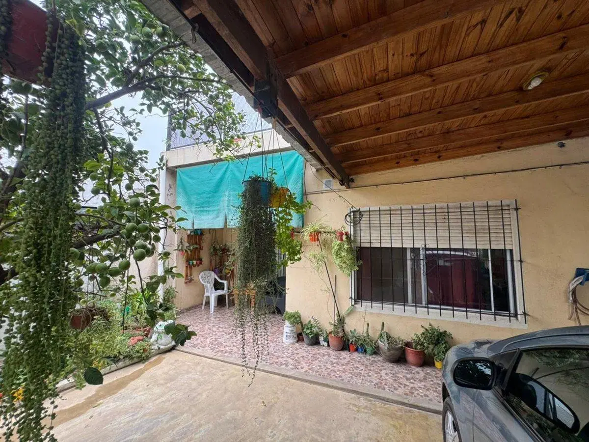 VENTA CASA 4 AMB CON DEPTO AL FONDO Y QUINCHO JCP 2