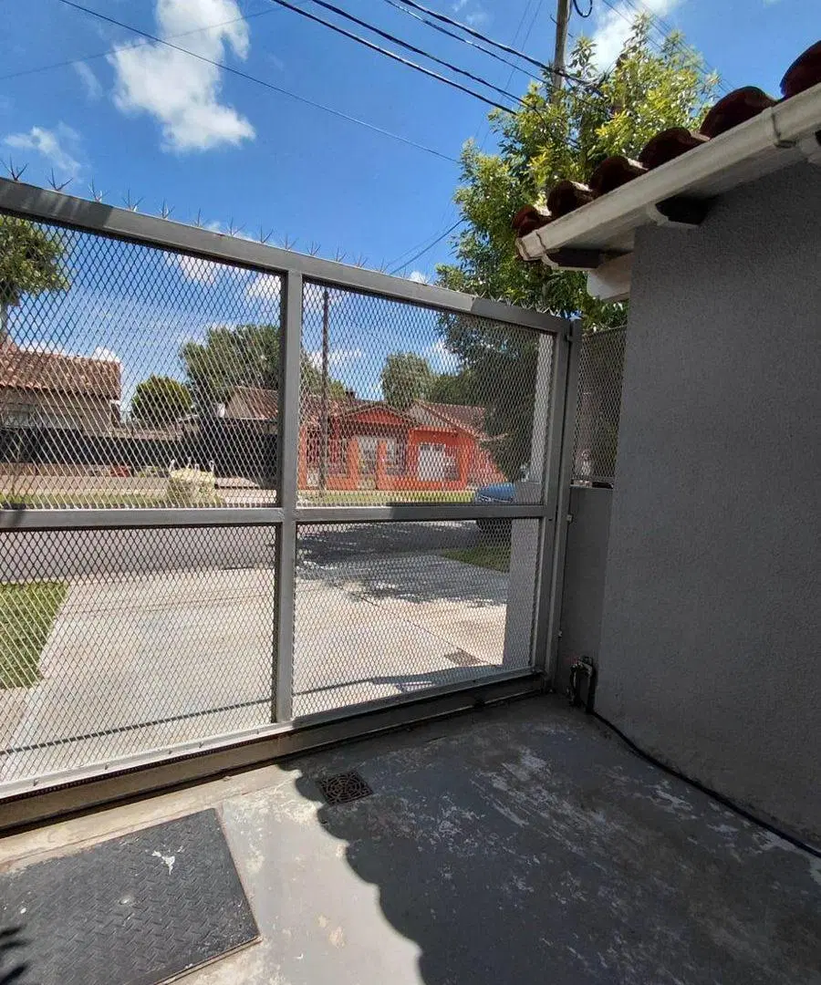 VENTA CASA 4 AMB C/COCHERA. APTA CREDITO!! 3