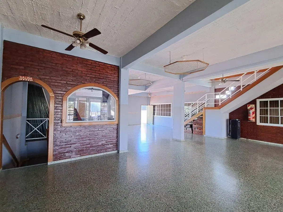 Venta Locales + Salón de Eventos + Vivienda 2
