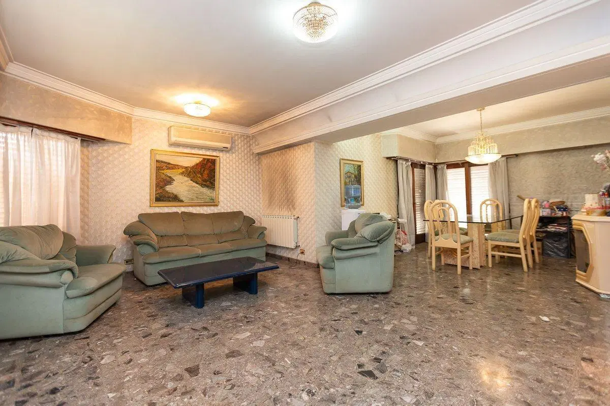 Casa  4 amb. pileta. 732m lote. Precio imbatible. 5