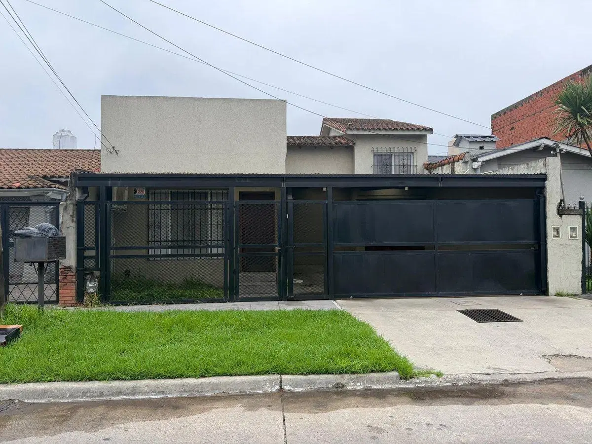 Casa c/ pileta y quincho en excelente ubicación 2