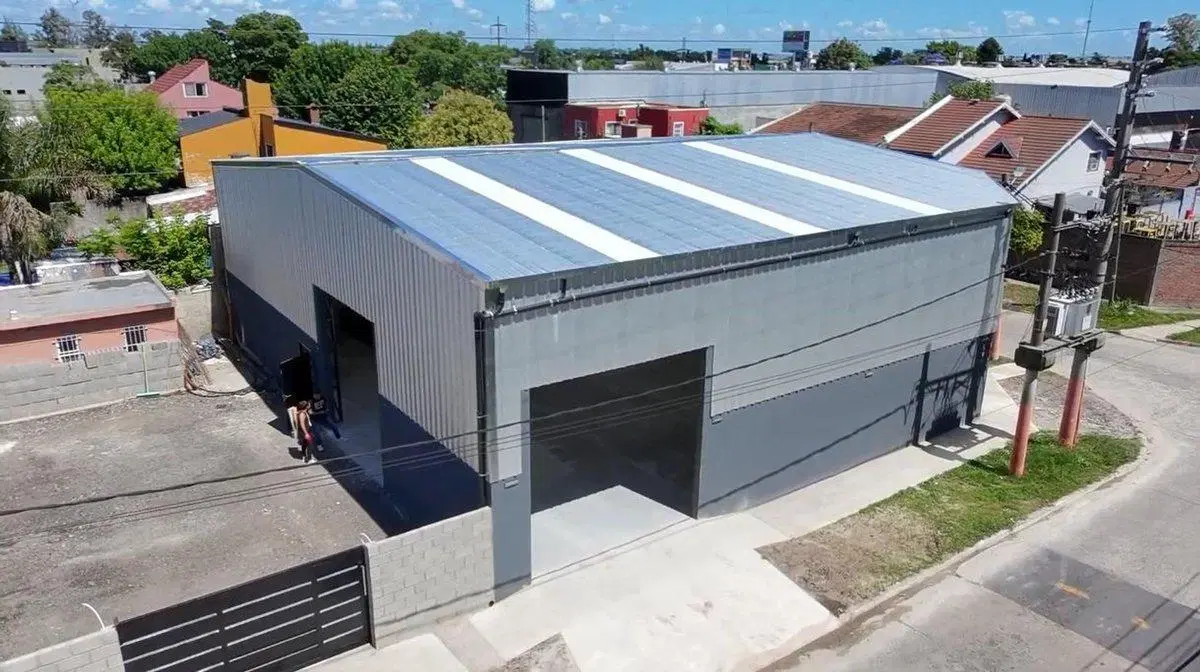 VENTA DE GALPON /DEPOSITO A ESTRENAR, ACCESO R9 3