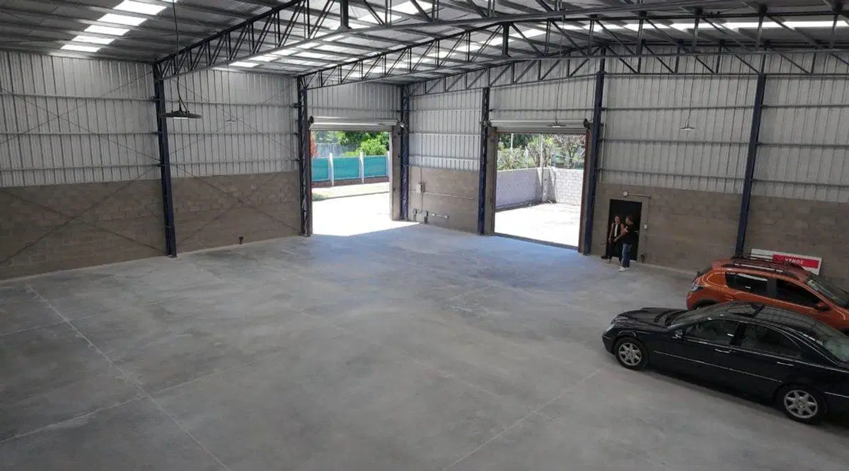 VENTA DE GALPON /DEPOSITO A ESTRENAR, ACCESO R9 2