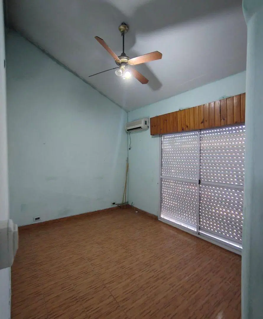 DEPARTAMENTO, TRES LOCALES Y GALPON A LA VENTA 3