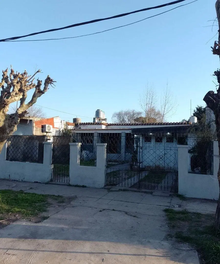 CASA CON GRAN PARQUE EN JOSE C. PAZ 3