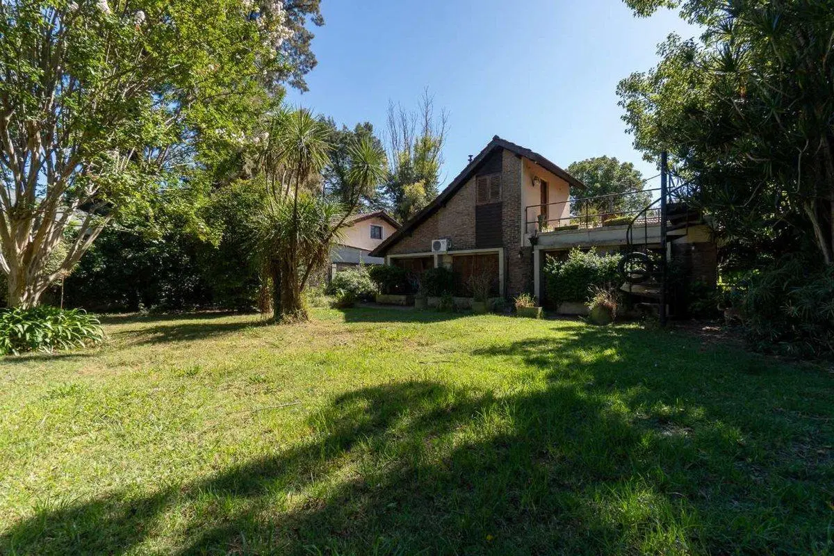 VENTA CASA-CON AMPLIO TERRENO -IDEAL INVERSOR 5