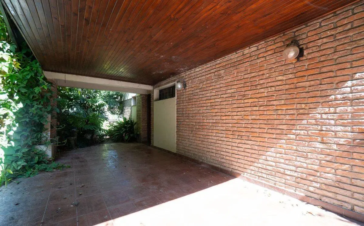 VENTA CASA-CON AMPLIO TERRENO -IDEAL INVERSOR 4