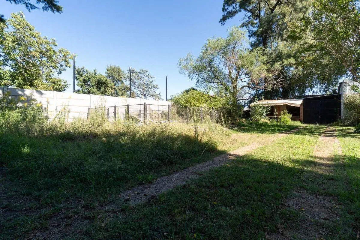VENTA CASA-CON AMPLIO TERRENO -IDEAL INVERSOR 3