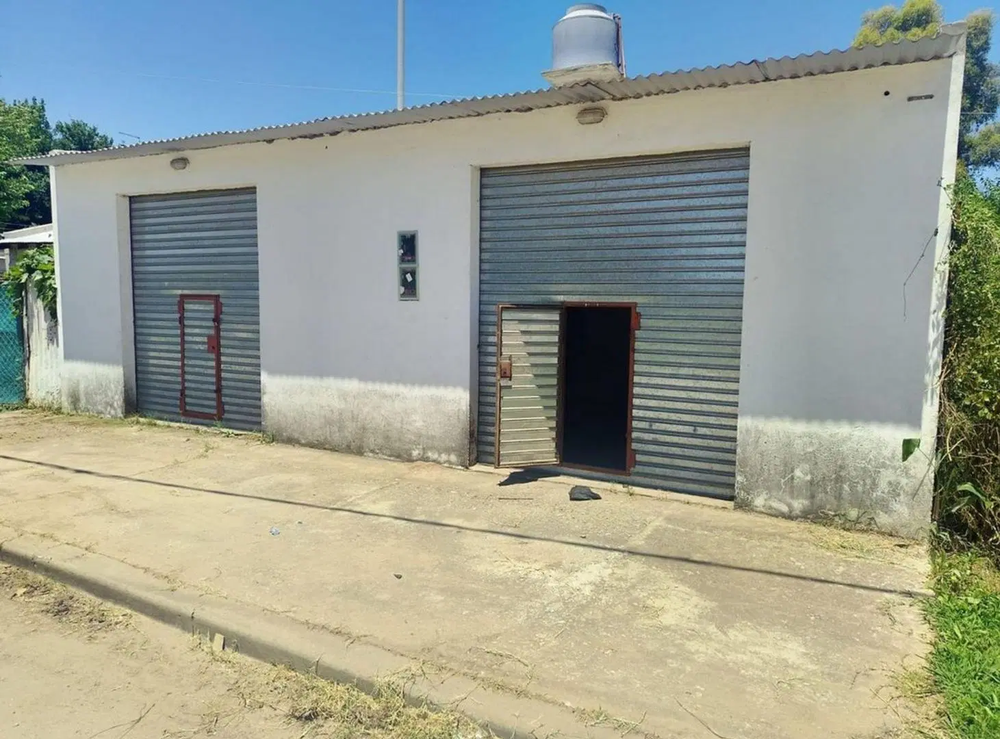 ALQUILER 2 LOCALES LOTE DE 430M2 GRAL RODRIGUEZ 2