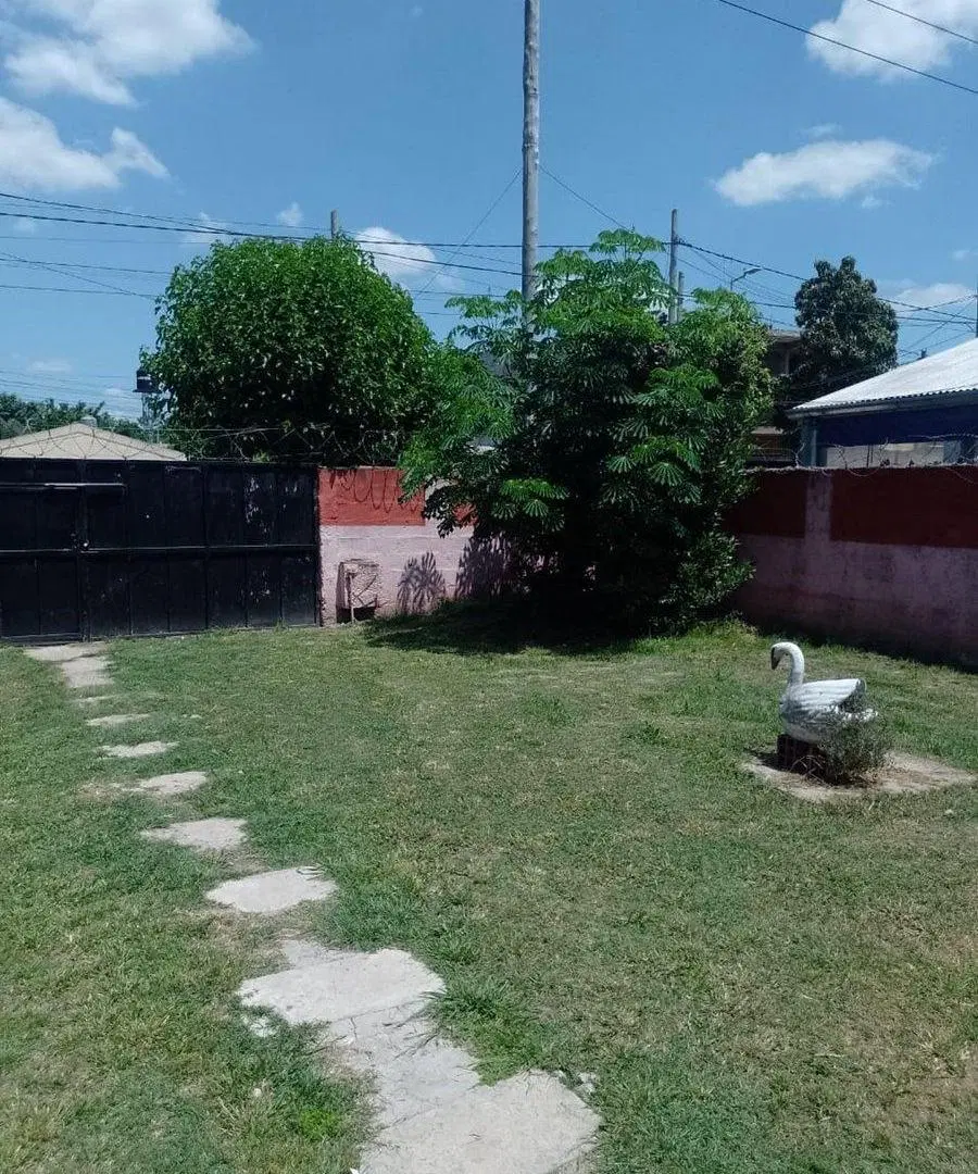 HERMOSA CASA EN TORTUGUITAS. AMPLIO PARQUE. 3