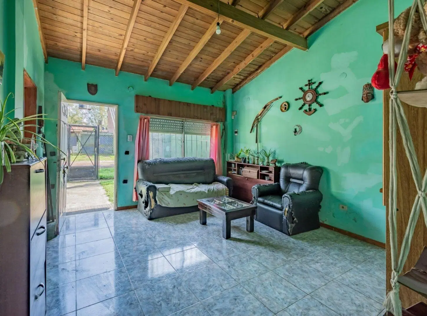 CASA EN VENTA A DOS CUADRAS DE RUTA 8 5