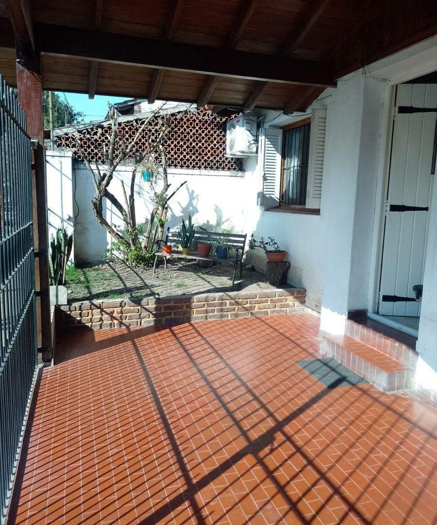 CASA 4 AMBIENTES + DEPARTAMENTO EN BELLA VISTA