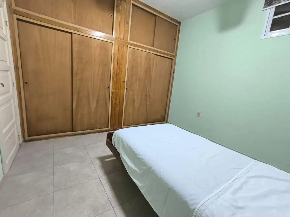 VENTA CASA 4 AMBIENTES, GARAGE, 2 BAÑOS, IMPECABLE 5