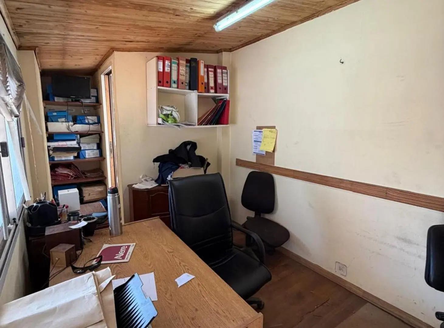 DEPOSITO DE 300 M2 CON 2 OFICINAS, GRAN UBICACION! 5
