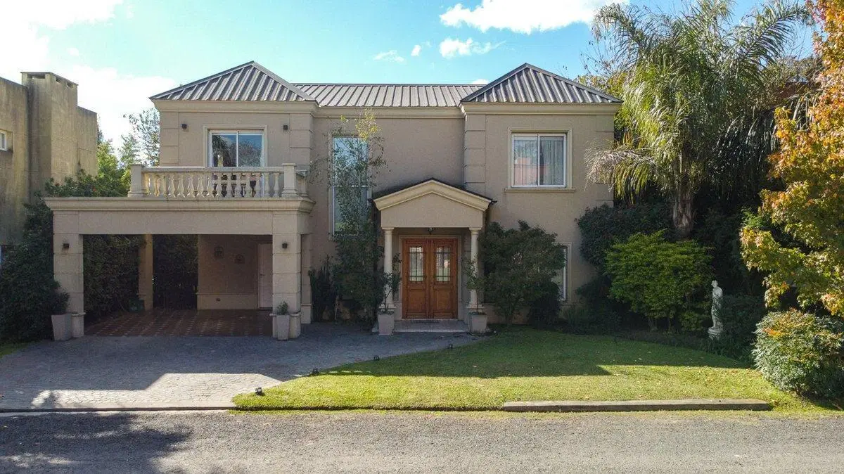VENTA CASA DE 6 AMB, EN SAN MIGUEL, BARRIO CERRADO 2