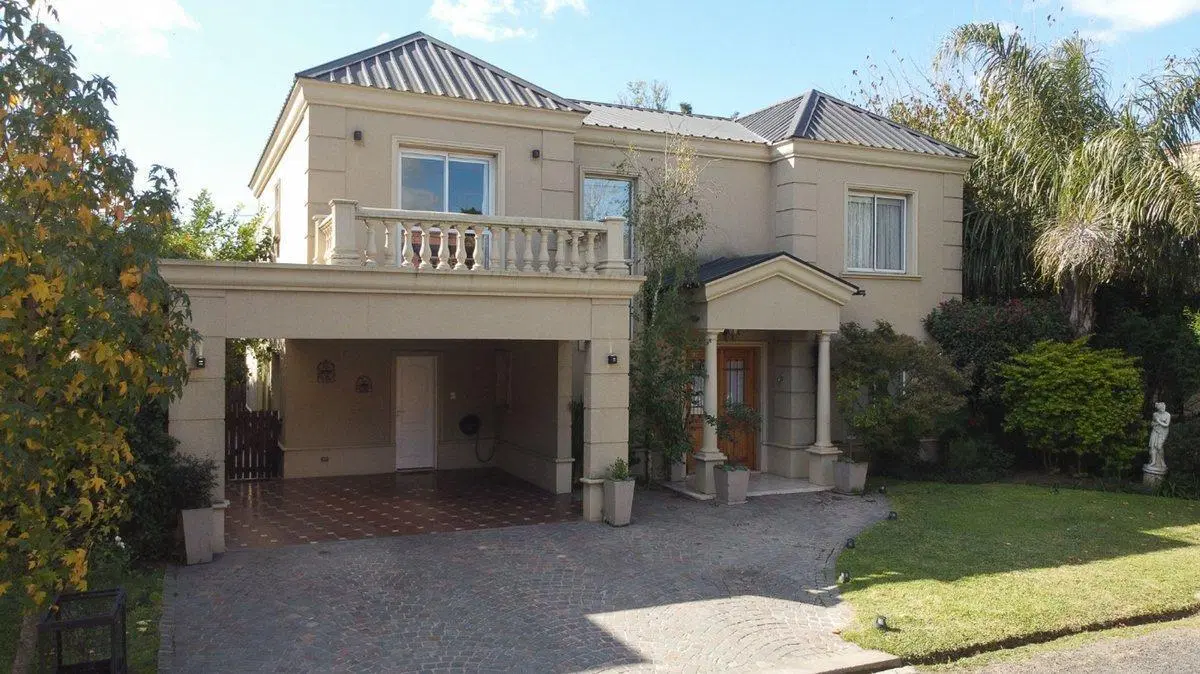 VENTA CASA DE 6 AMB, EN SAN MIGUEL, BARRIO CERRADO 3