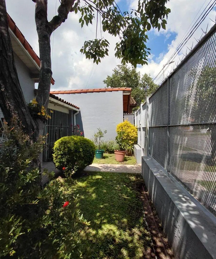 VENTA CASA 4 AMB C/COCHERA. APTA CREDITO!! 3