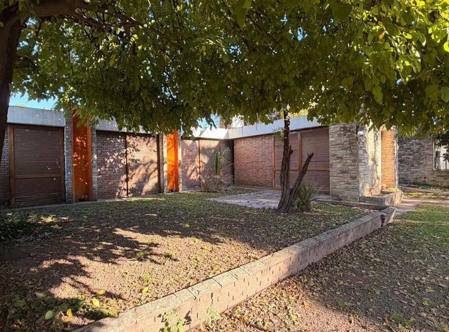 CASA CON DOBLE LOTE EN VENTA 2