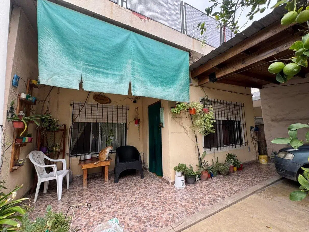 VENTA CASA 4 AMB CON DEPTO AL FONDO Y QUINCHO JCP 4