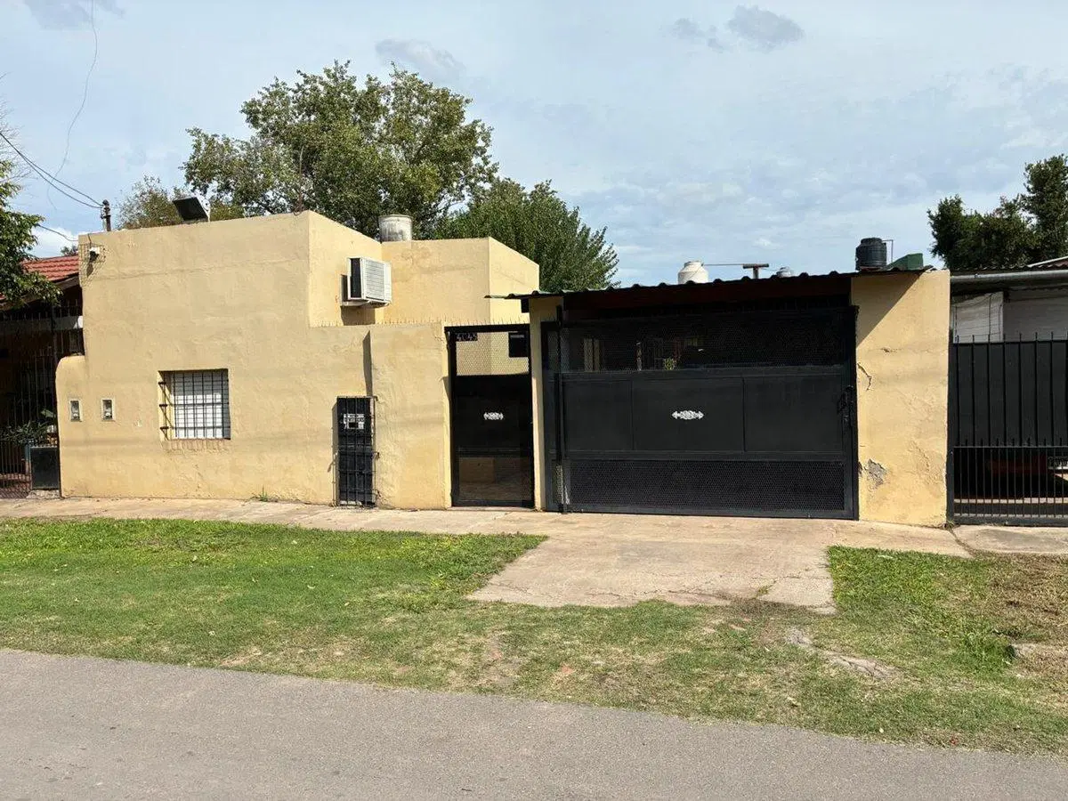 DOS CASAS LOTE 300MTS IDEAL FAMILIA O IVERSION 2
