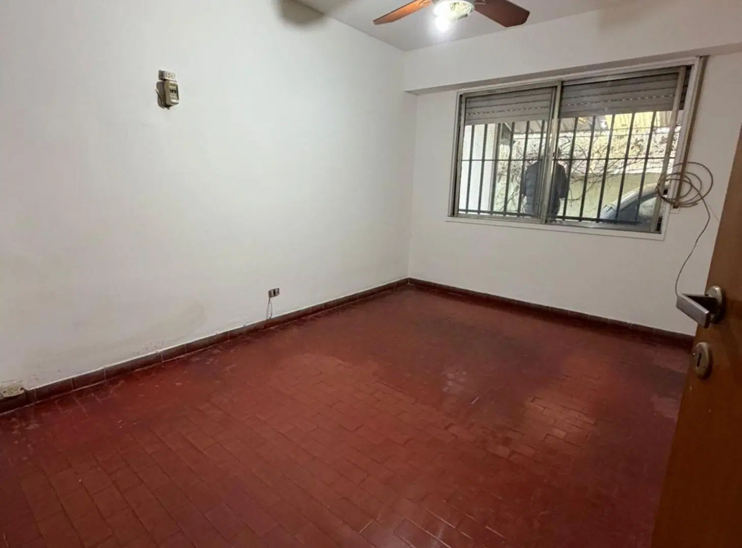 CASA CON PATIO/PARRILLA/COCHERAS. EXC UBICACIÓN! 4