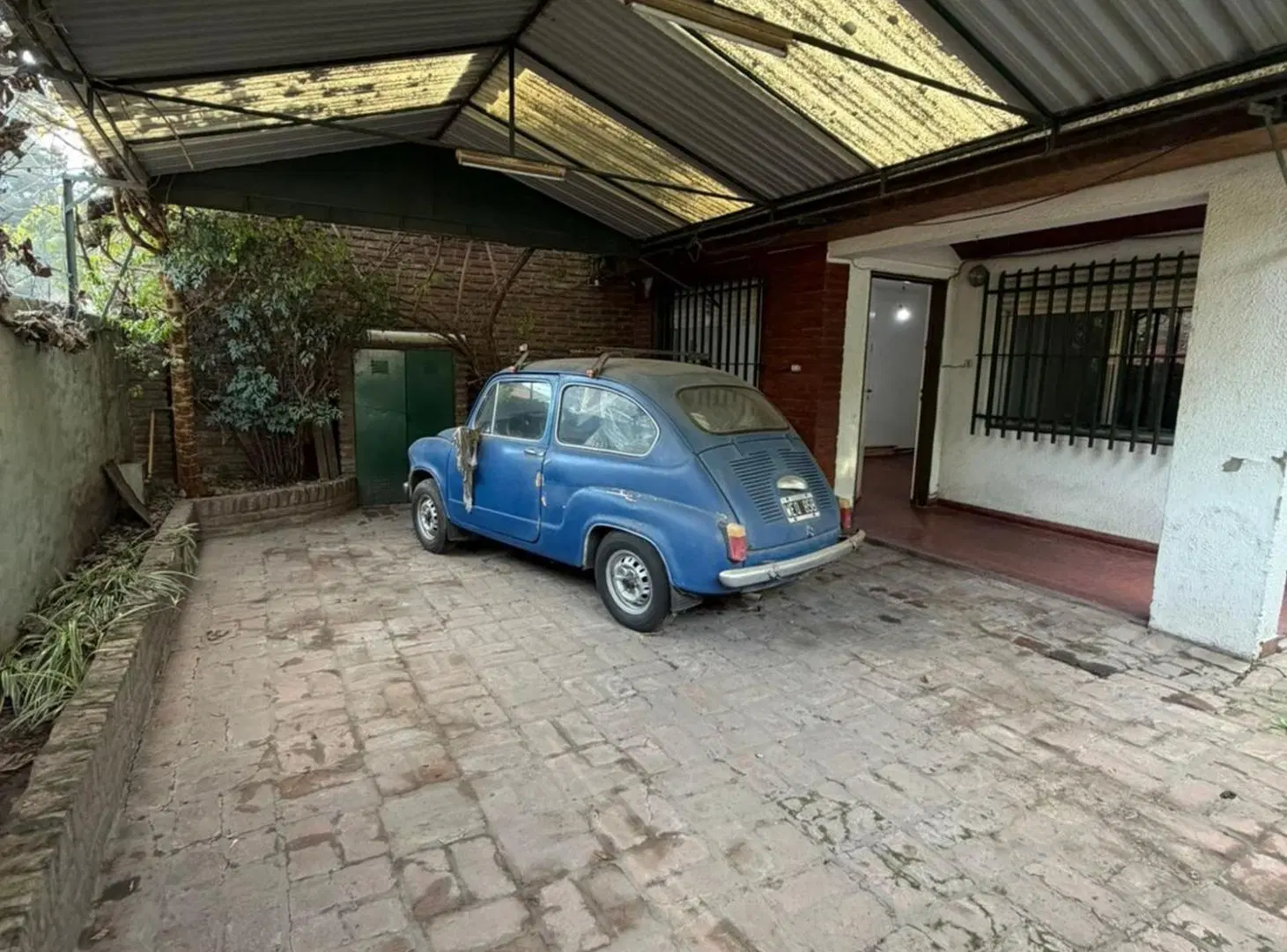 CASA CON PATIO/PARRILLA/COCHERAS. EXC UBICACIÓN! 2