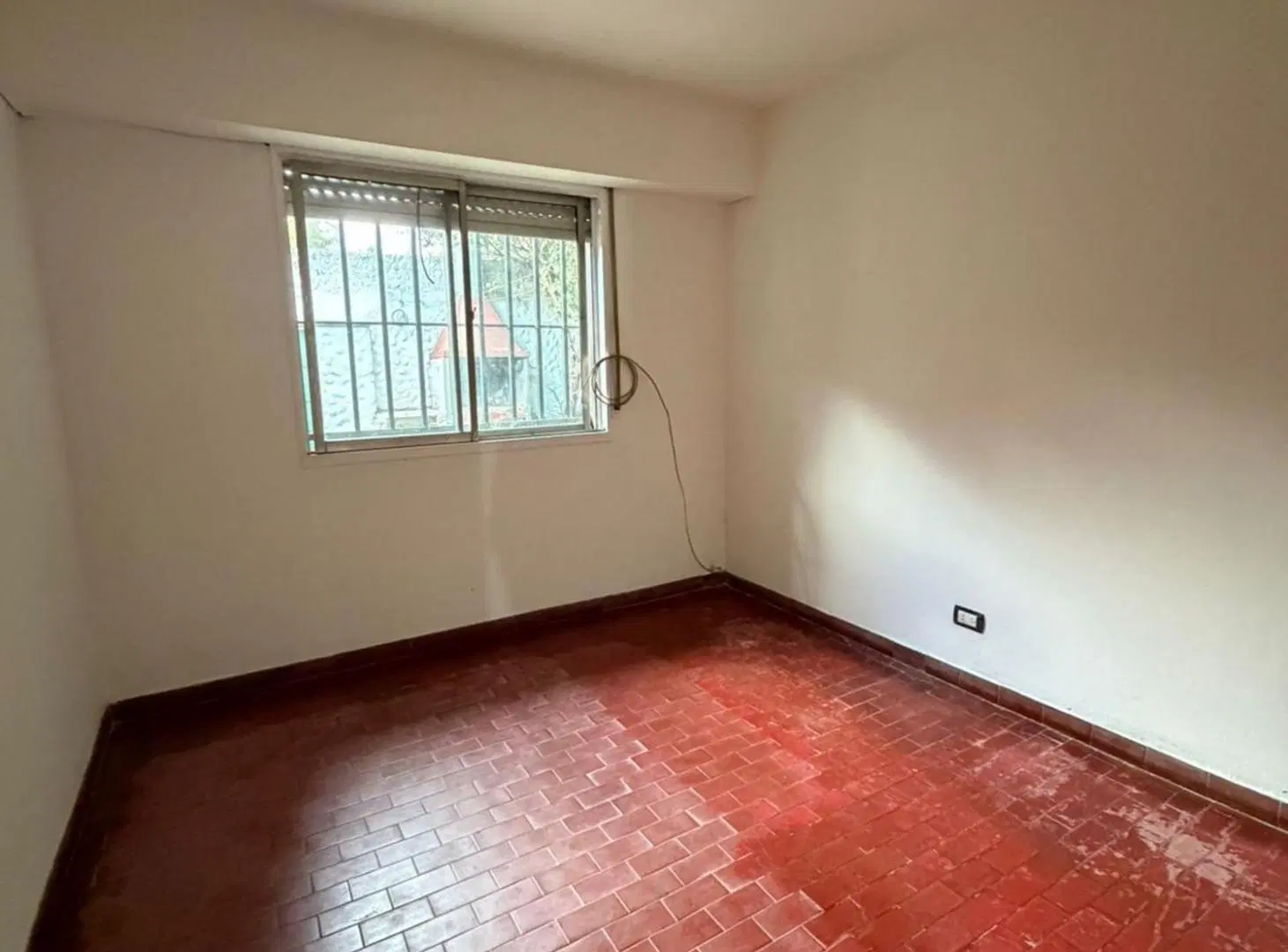 CASA CON PATIO/PARRILLA/COCHERAS. EXC UBICACIÓN! 5