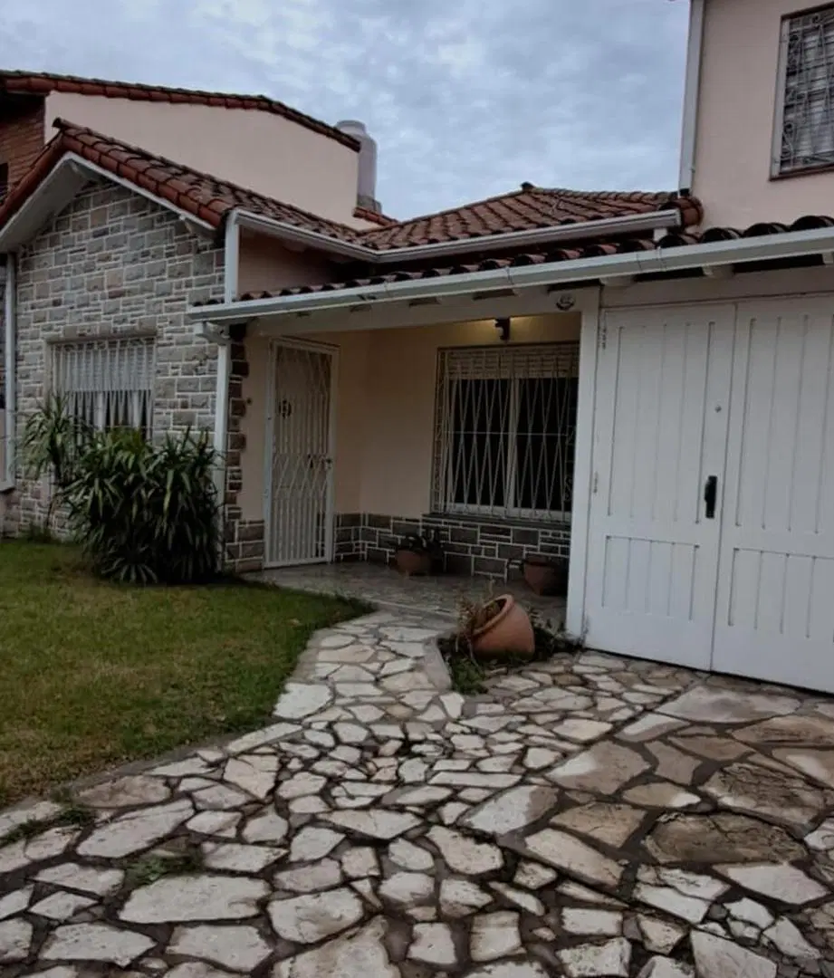 HERMOSA CASA EN BELLA VISTA 5 AMBIENTES + DPTO. 5