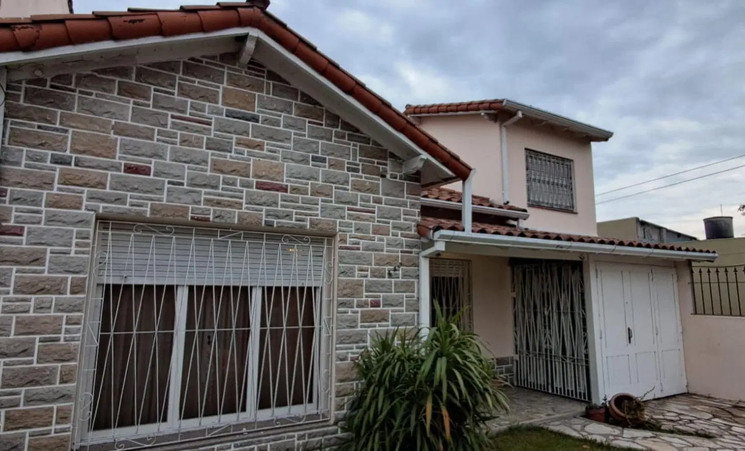HERMOSA CASA EN BELLA VISTA 5 AMBIENTES + DPTO. 2