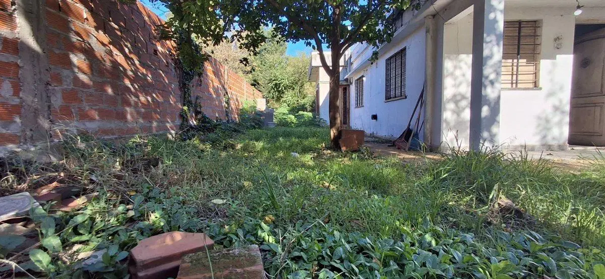 CASA EN VENTA JOSE C PAZ B° ALTUBE, DEPTO EN FONDO 5