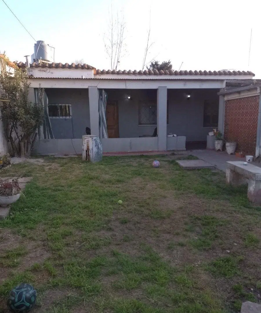 CASA CON GRAN PARQUE EN JOSE C. PAZ 2