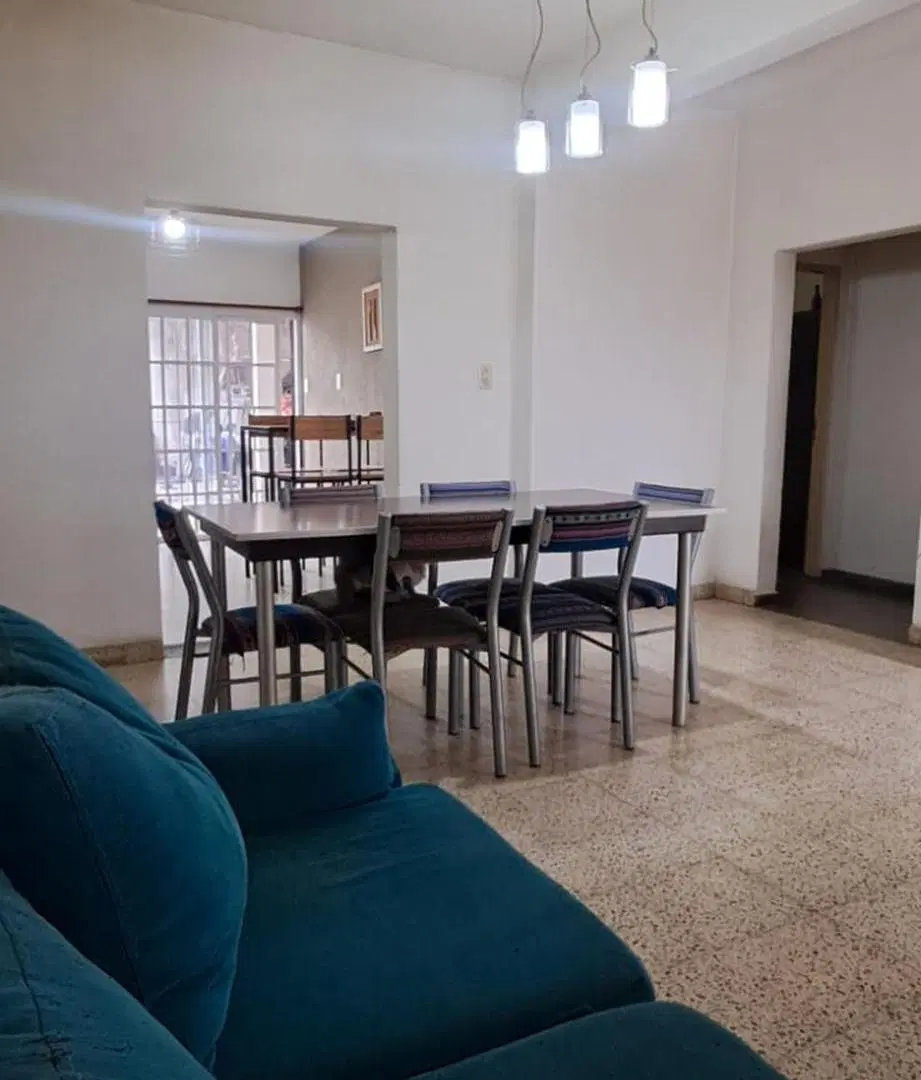 CASA 4 AMBIENTES, JARDIN, GALERIA CUBIERTA. 3