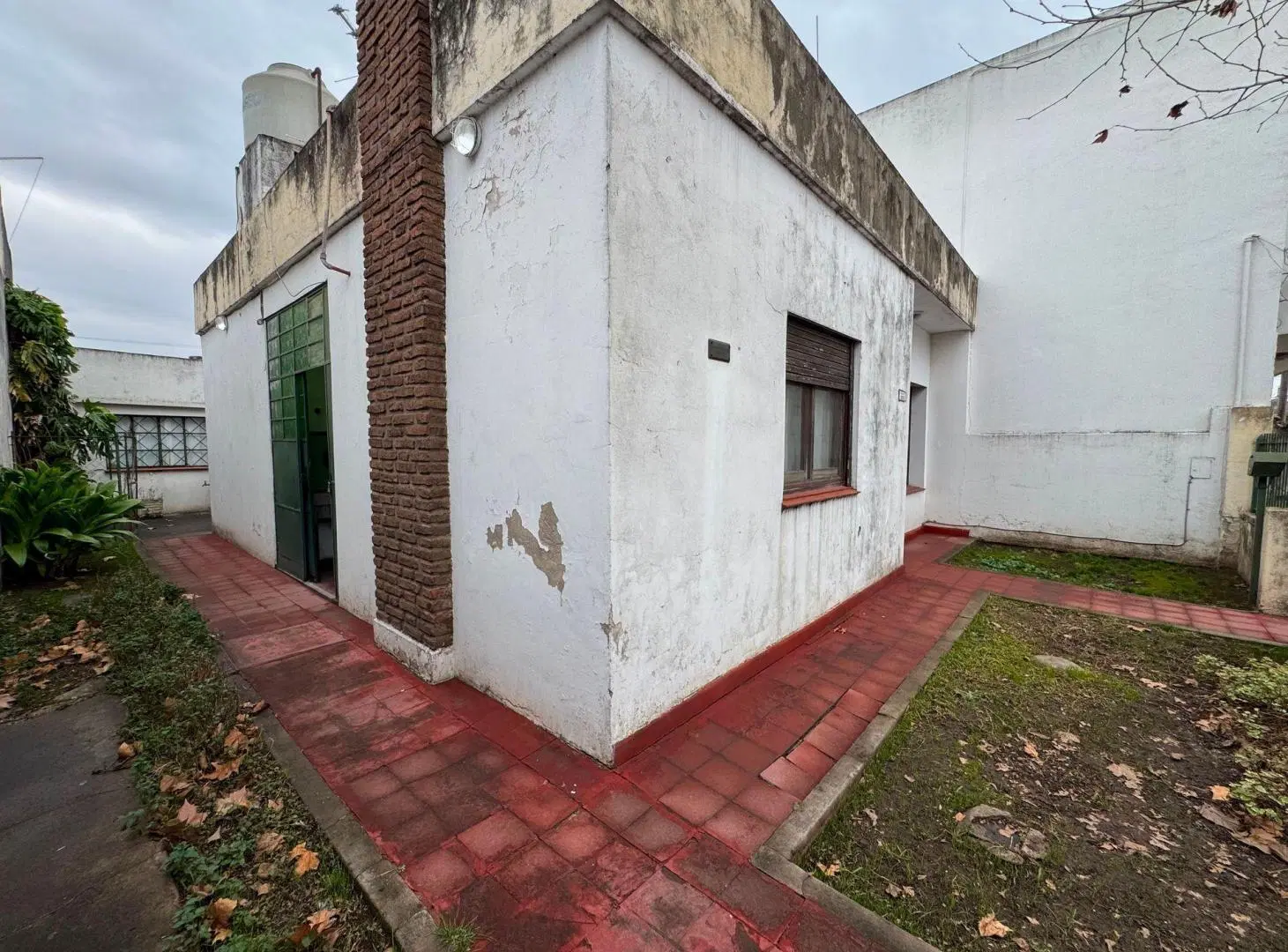 Casa de 4 ambientes mas estudio en HURLINGHAM 3