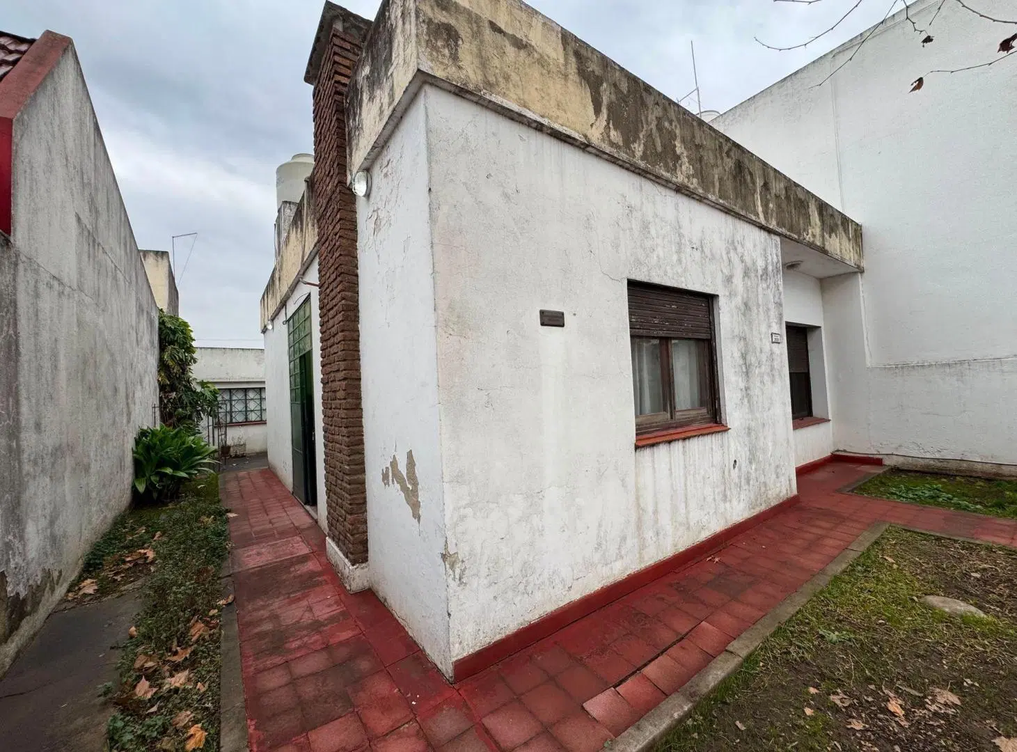 Casa de 4 ambientes mas estudio en HURLINGHAM 2