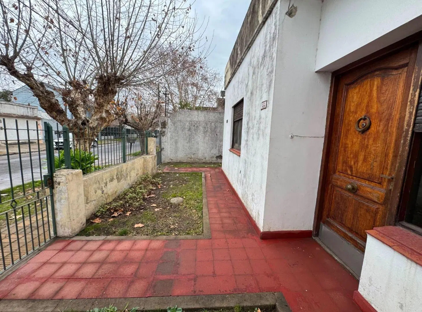 Casa de 4 ambientes mas estudio en HURLINGHAM 1