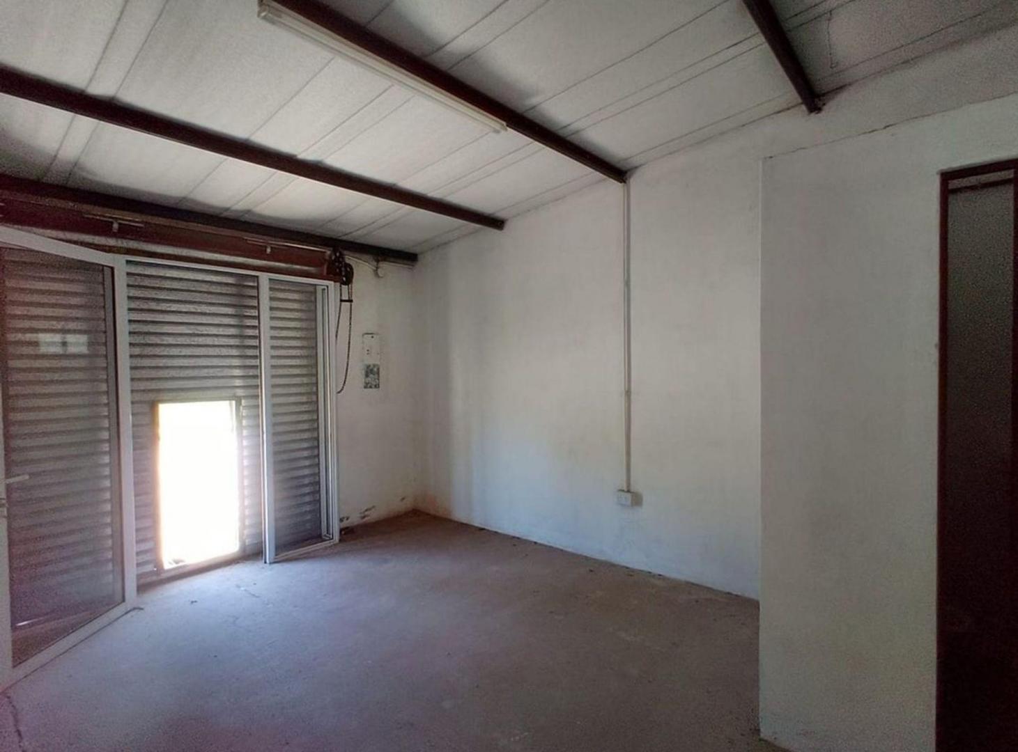 Foto de ALQUILER 2 LOCALES LOTE DE 430M2 GRAL RODRIGUEZ, imagen 5