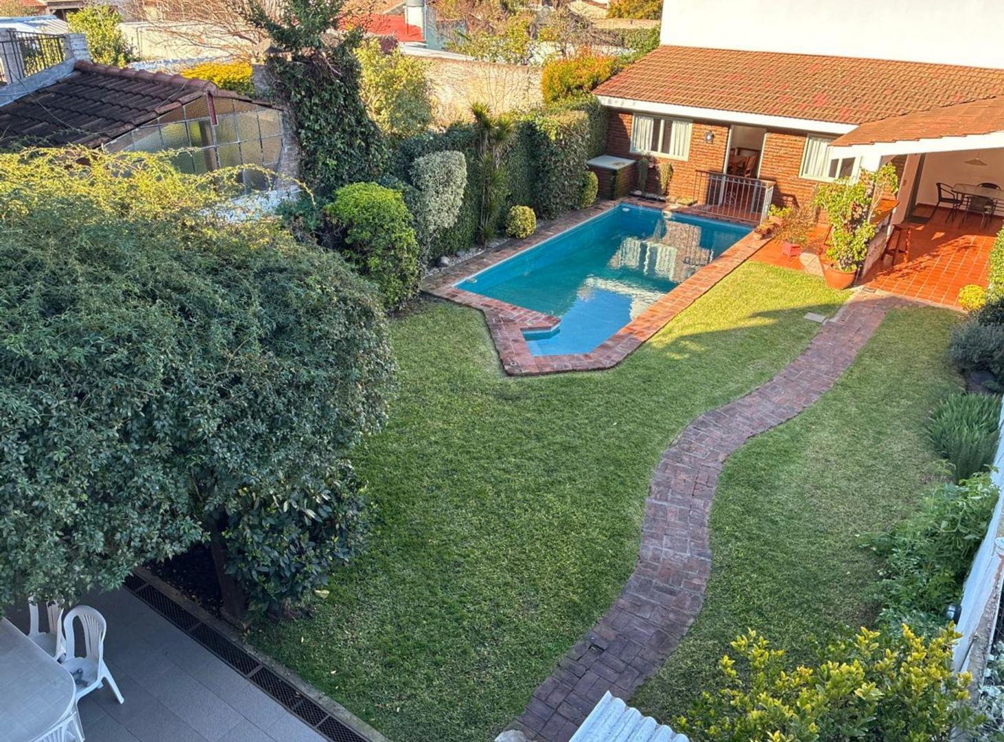 Foto de CASA APTA CREDITO PISCINA QUINCHO GARAGE HURLING., imagen 3