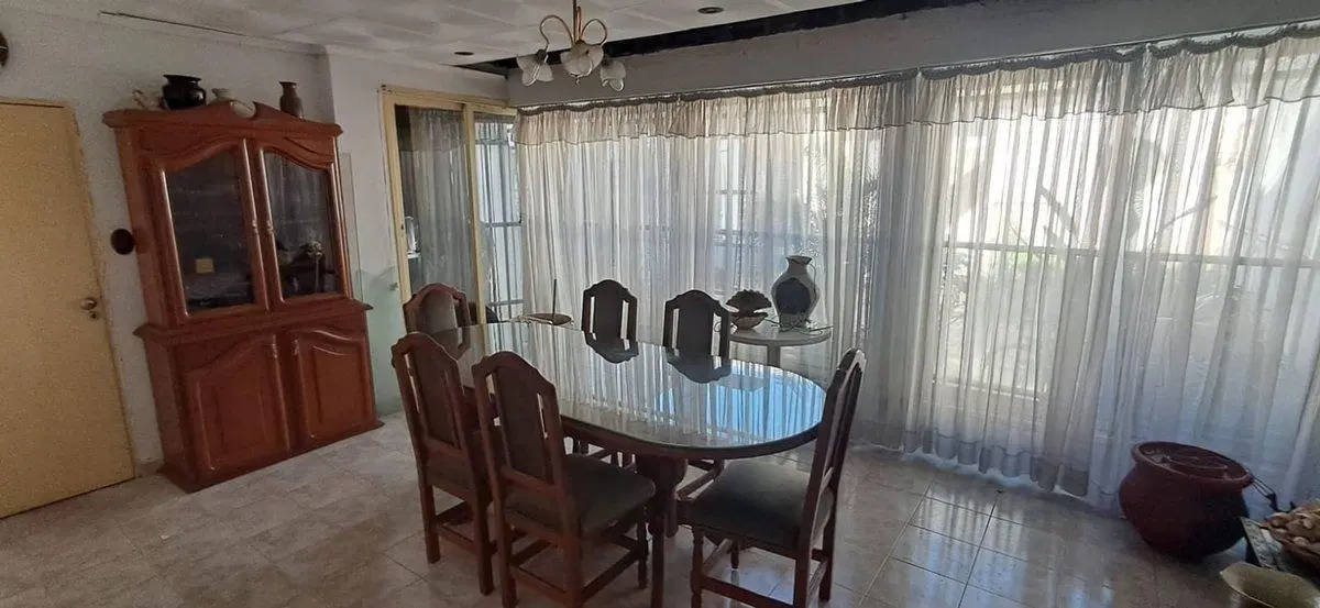 CASA MAS DOS LOCALES CON RENTA. 2