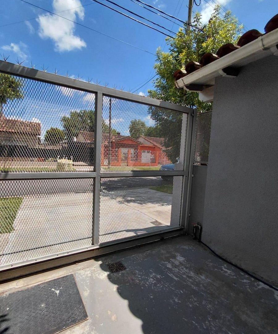 Foto de VENTA CASA 4 AMB C/COCHERA. APTA CREDITO!!, imagen 4