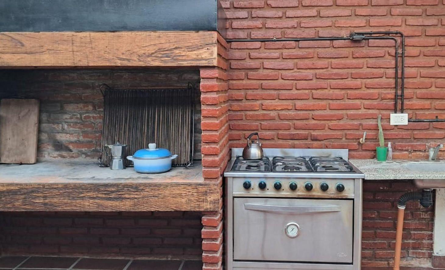 Foto de CASA 5 AMBIENTES CON QUINCHO+ CASA ADELANTE., imagen 3